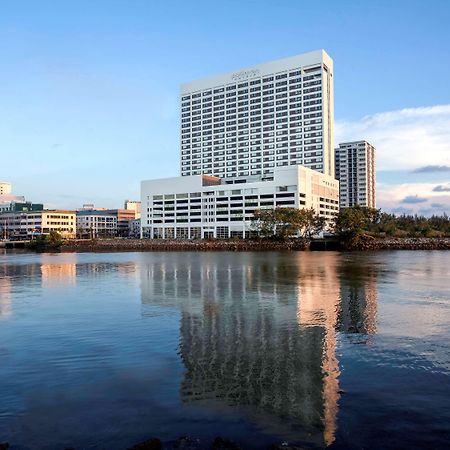 Hotel Pullman Miri Waterfront Extérieur photo The Harbor Tower