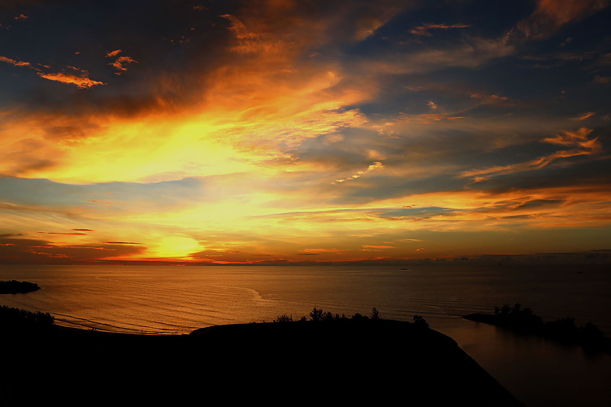 Hotel Pullman Miri Waterfront Extérieur photo Sunset at the Cape of Good Hope