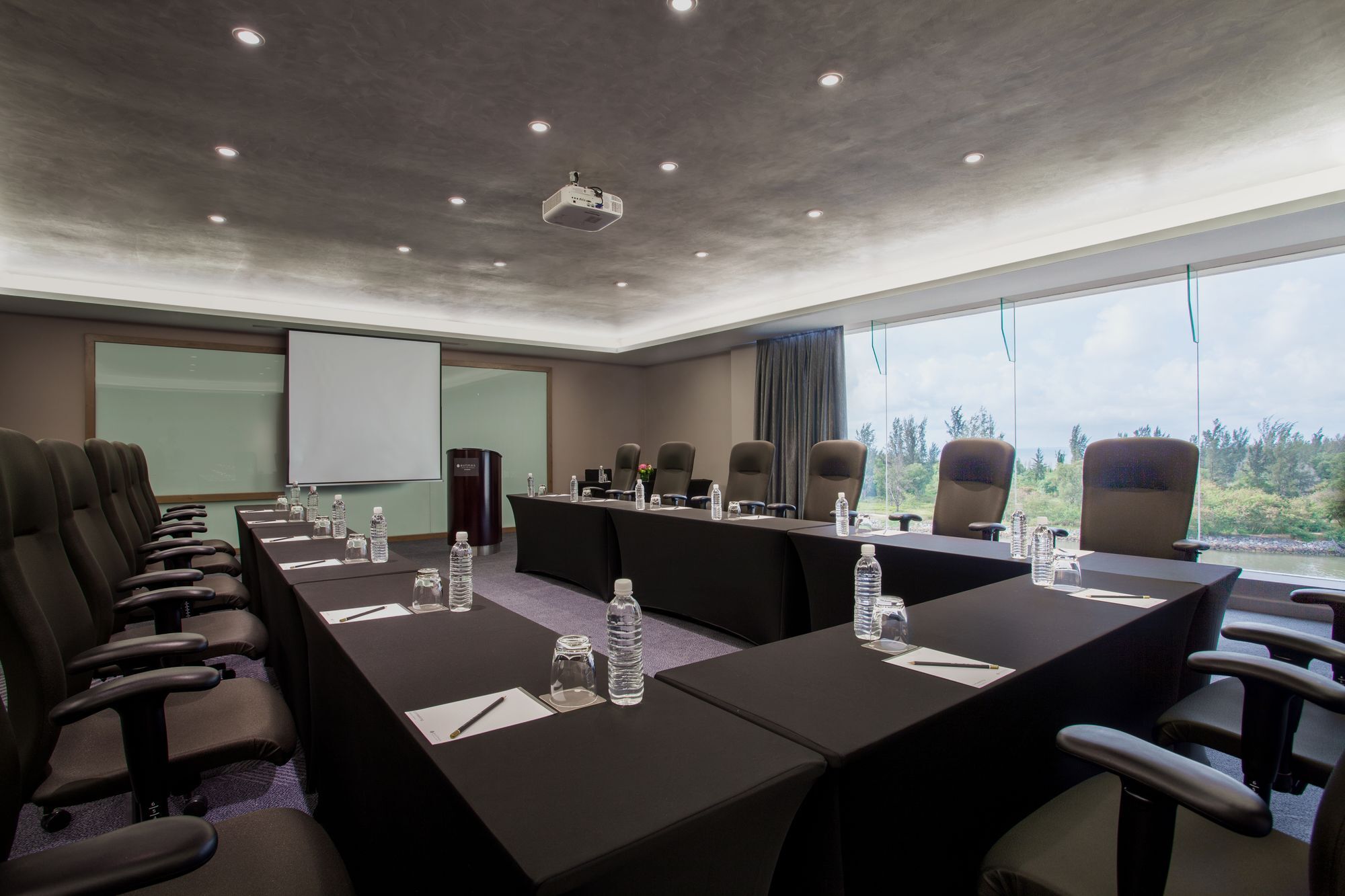 Hotel Pullman Miri Waterfront Extérieur photo Meeting room